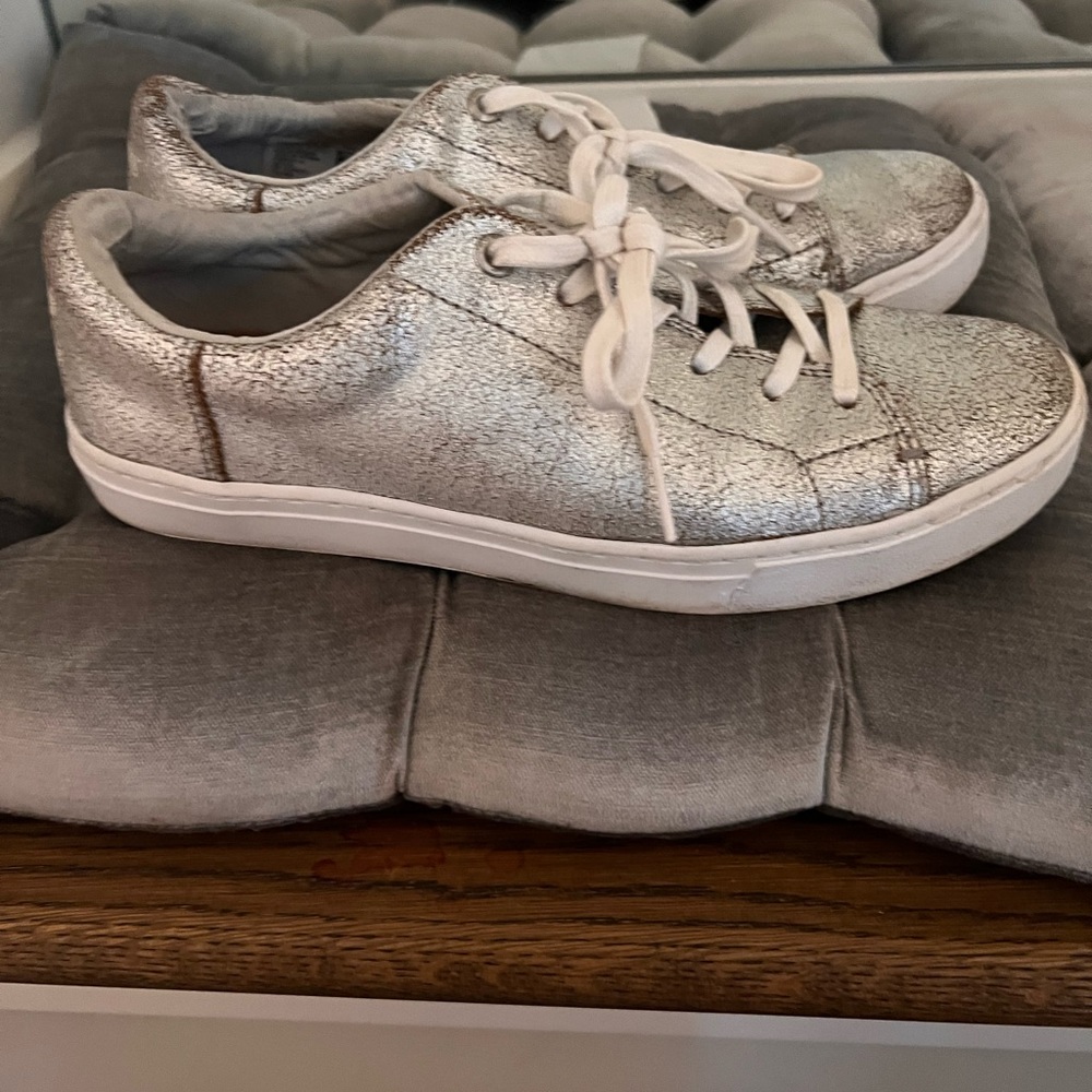 TOMS Size 8.5 - Silver Sparkly Sneakers
